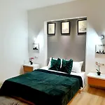 Апартаменти Sky Бухарест