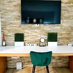 Апартаменти Sky Бухарест